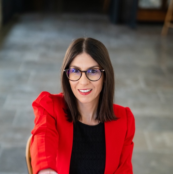 Portrait de Laurie Madiot, formatrice SEO/GEO, fiche Google My Business et rédaction web